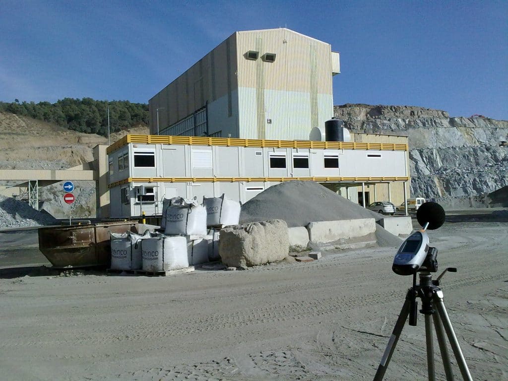 Estudios de impacto acústico Evaluación del ruido ambiental de una instalación industrial en el área metropolitana de Barcelona